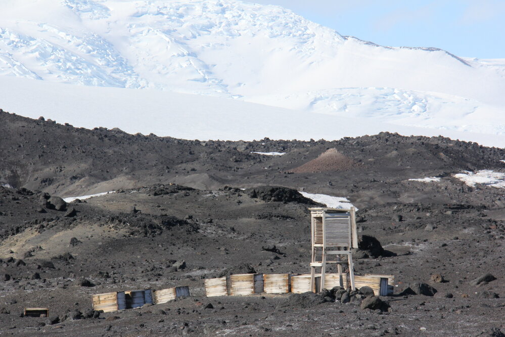 2022 Cape Evans, work task, new work identified, Stevenson screen louver (001)