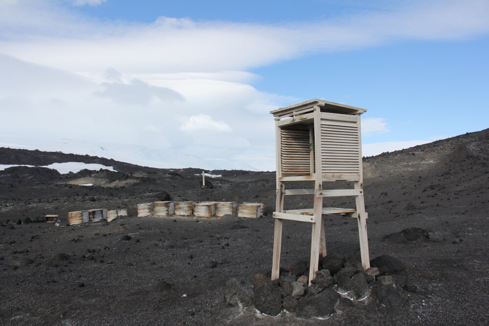 2022 Cape Evans, work task, new work identified, Stevenson screen louver (005)