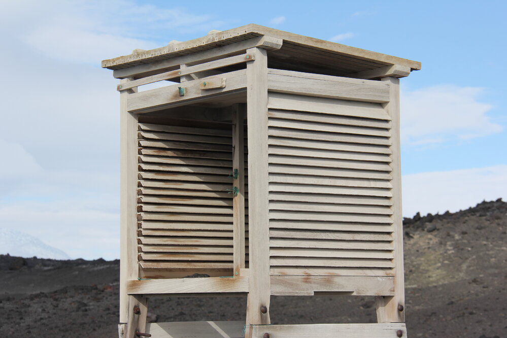 2022 Cape Evans, work task, new work identified, Stevenson screen louver (006)