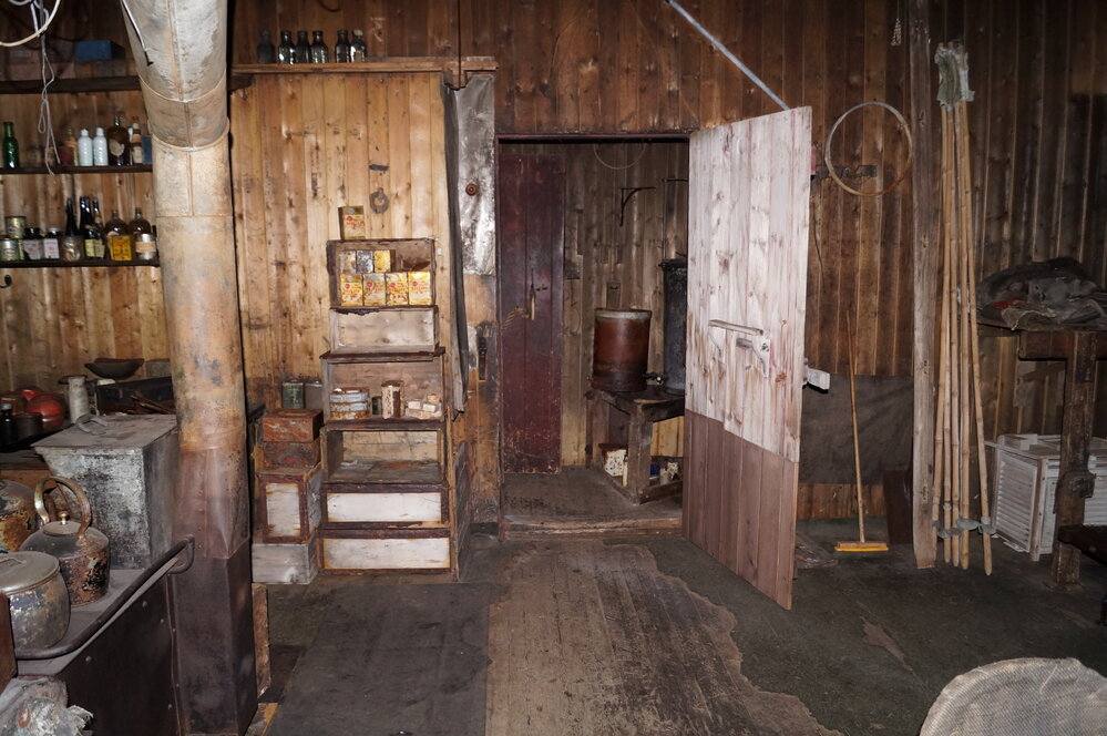 Summer 2012-13 Scott's 'Terra Nova' hut inspection, interior (008)