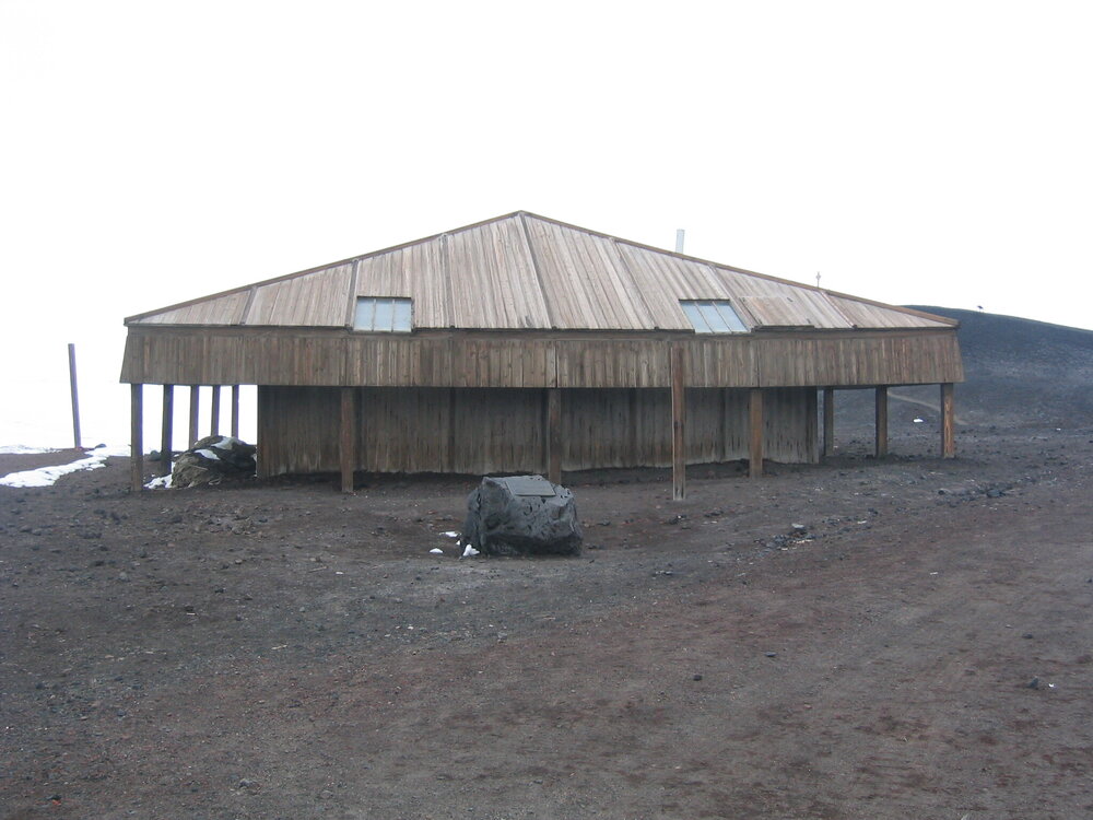2005 Scott's 'Discovery' hut inspection, exterior (001)