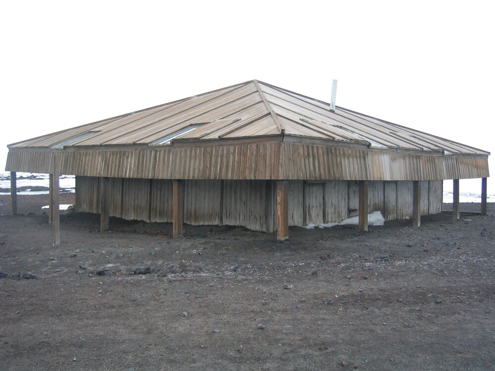 2005 Scott's 'Discovery' hut inspection, exterior (002)