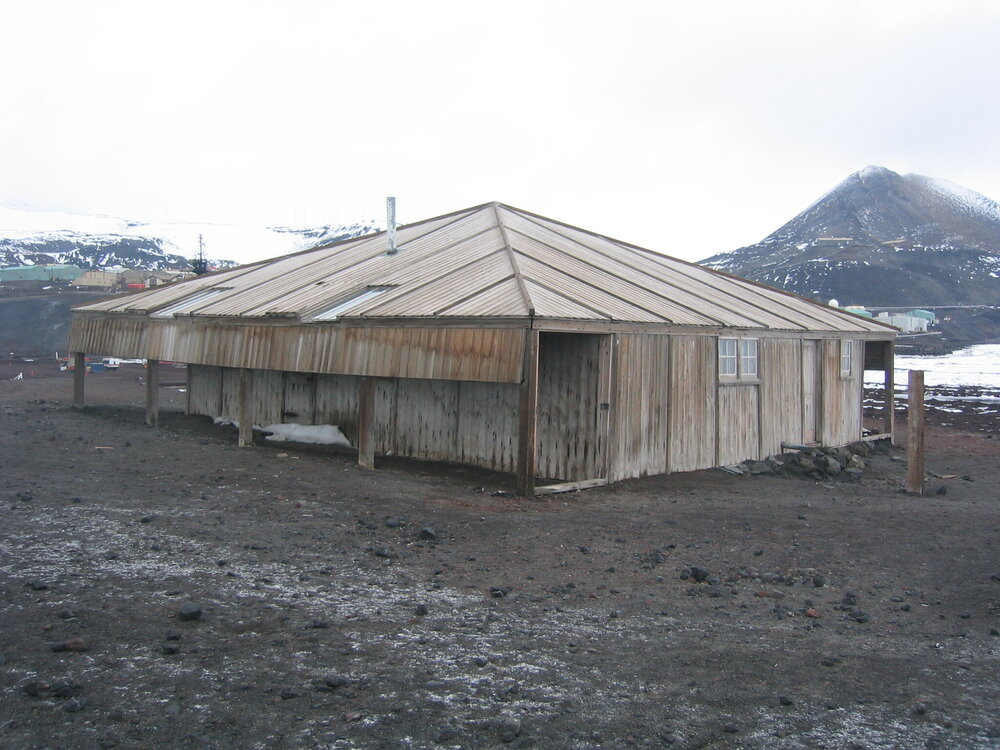 2005 Scott's 'Discovery' hut inspection, exterior (004)