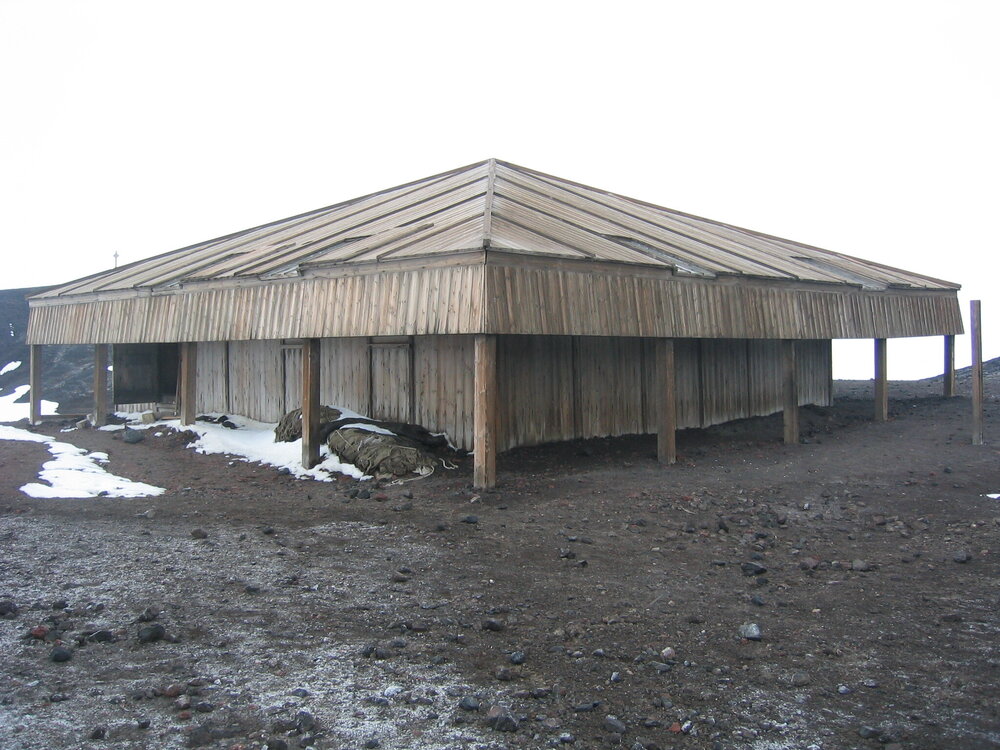 2005 Scott's 'Discovery' hut inspection, exterior (009)