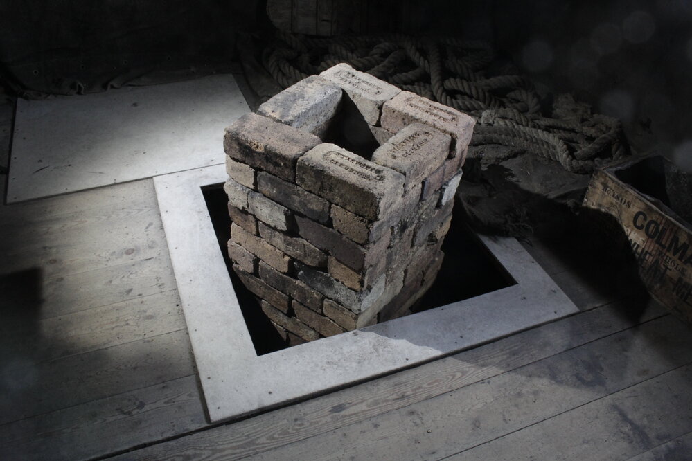 2022-23 Artefact monitoring, Scott's 'Discovery' hut (042)