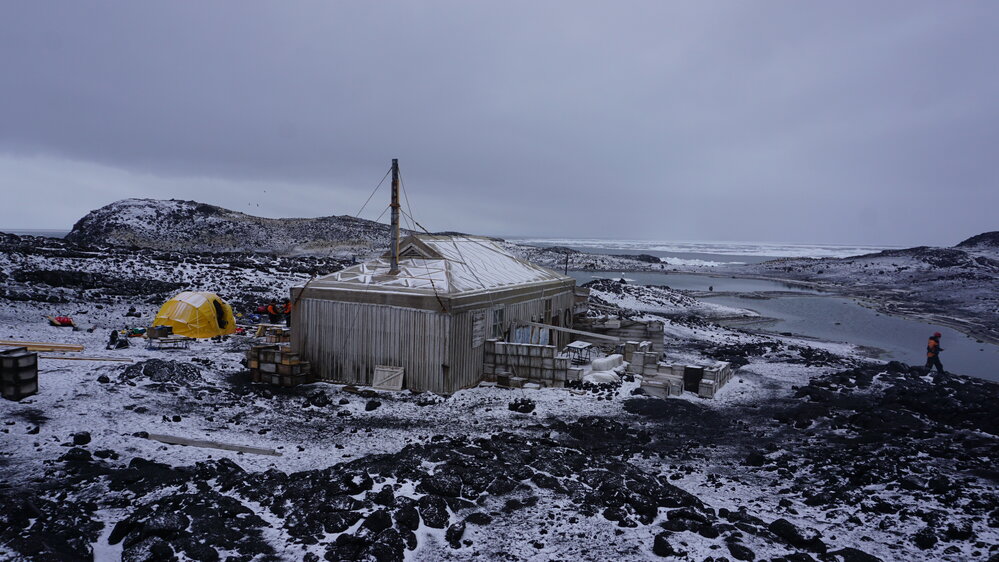 2022-23 Shackleton's 'Nimrod' hut, Cape Royds