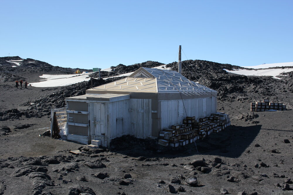 2018-19 Shackleton's 'Nimrod' hut inspection, exterior (002)