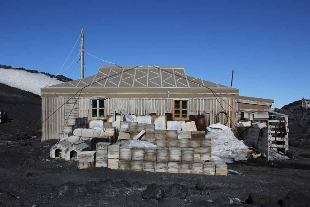 2018-19 Shackleton's 'Nimrod' hut inspection, exterior (009)