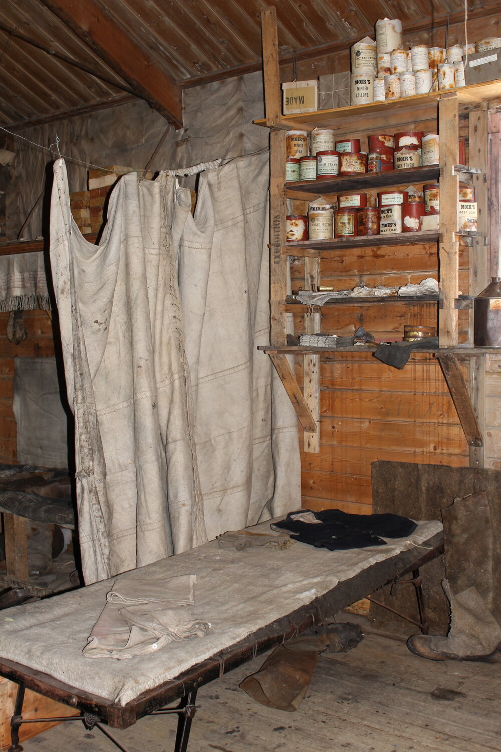 2018-19 Shackleton's 'Nimrod' hut inspection, interior (018)
