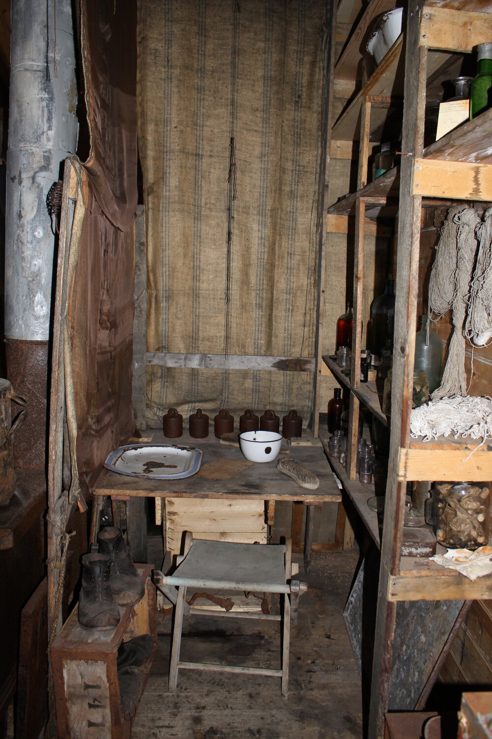 2018-19 Shackleton's 'Nimrod' hut inspection, interior (021)