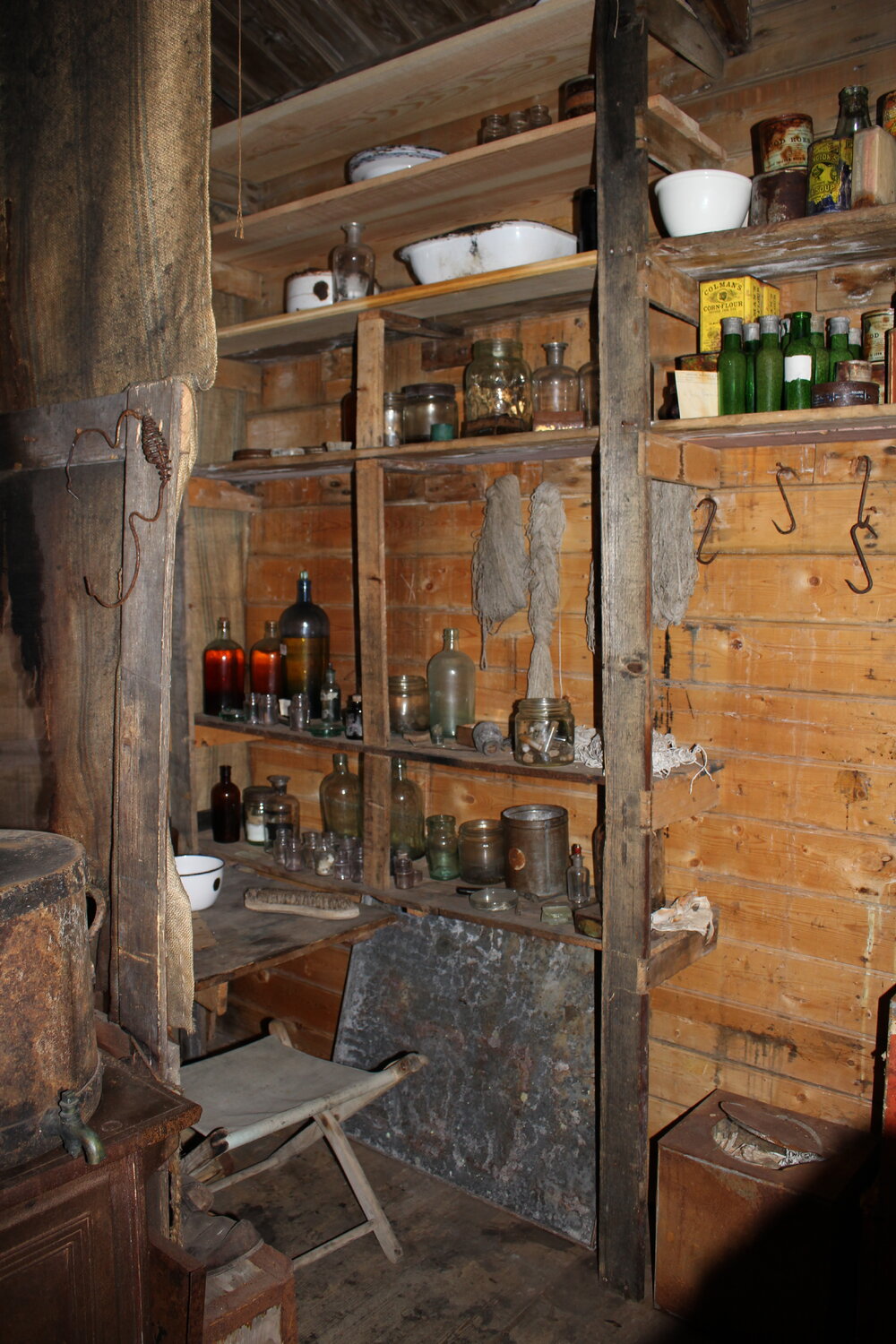 2018-19 Shackleton's 'Nimrod' hut inspection, interior (022)