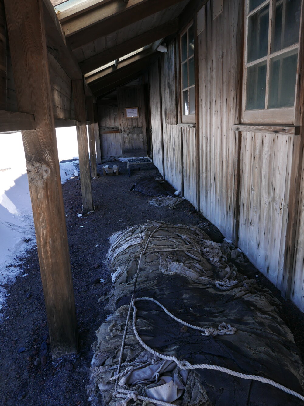 2018-19 Scott's 'Discovery' hut inspection, exterior (001)