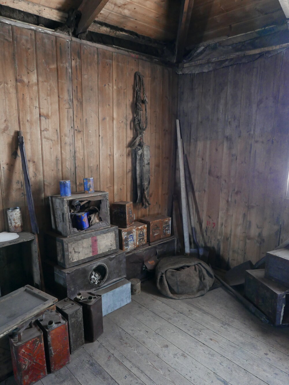 2018-19 Scott's 'Discovery' hut inspection, interior (022)