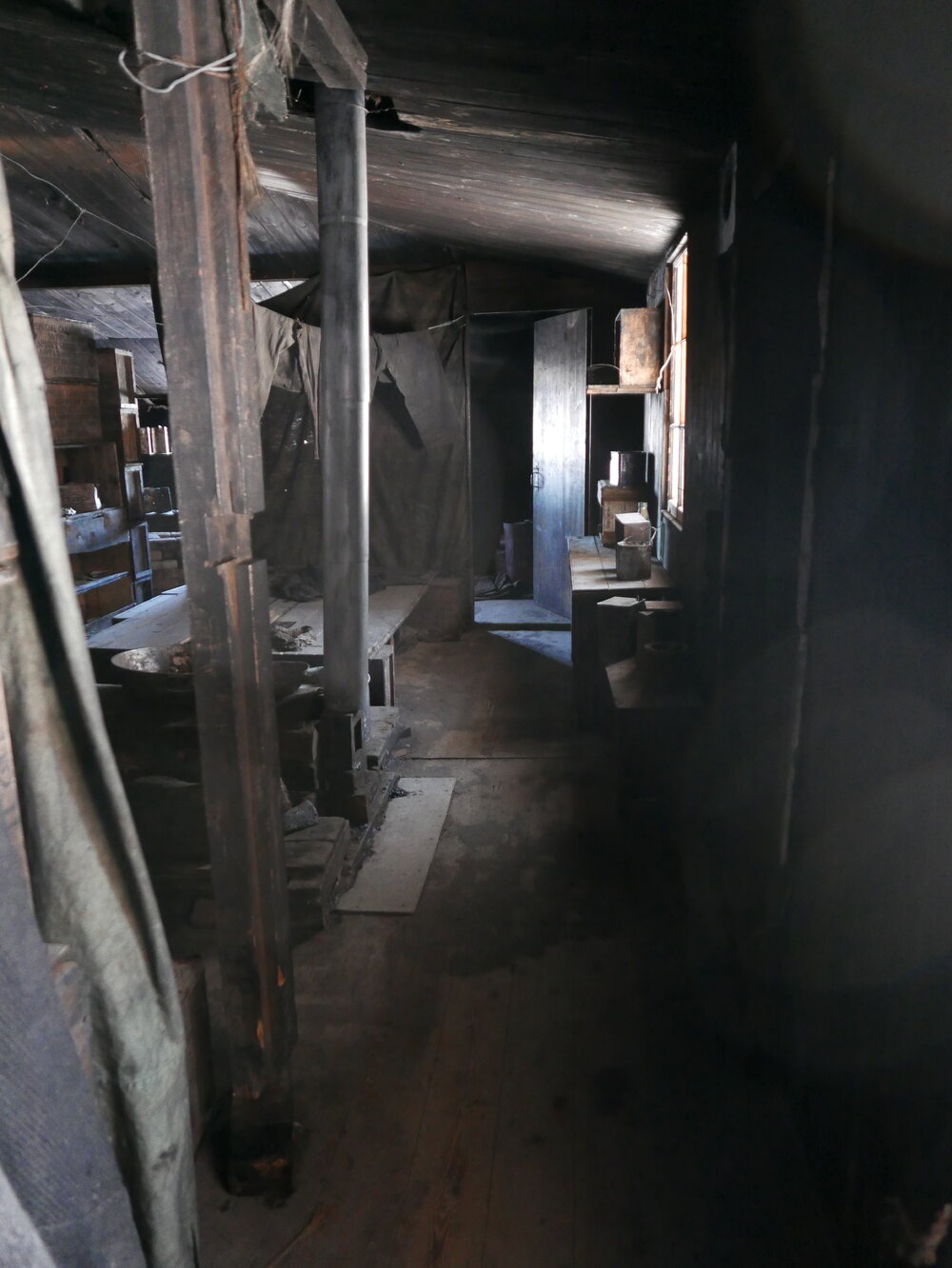 2018-19 Scott's 'Discovery' hut inspection, interior (027)