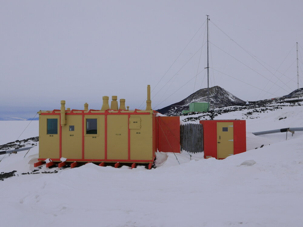 2018-19 TAE/IGY hut inspection, exterior (001)