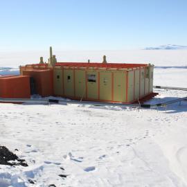 2019-20 Hillary's TAE/IGY hut inspection, exterior (004)