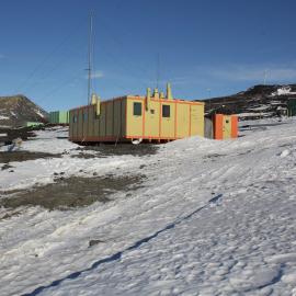 2019-20 Hillary's TAE/IGY hut inspection, exterior (010)