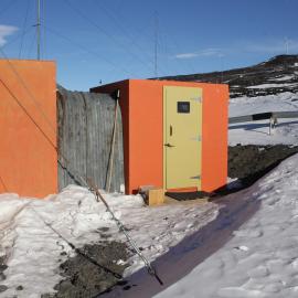 2019-20 Hillary's TAE/IGY hut inspection, exterior (013)