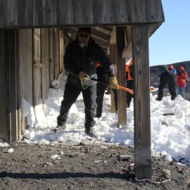 2019-20 Scott's 'Discovery' hut snow clearance, North side (003)