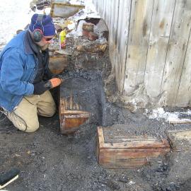 2006 Conservators at work, Al Fastier, Shackleton's 'Nimrod' hut, Cape Royds