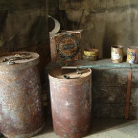 2005 Scott's 'Discovery' hut interior, Hut Point (005)