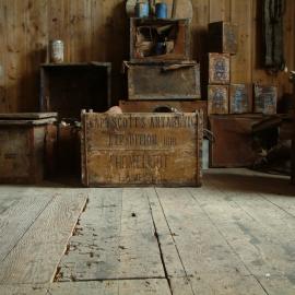 2005 Scott's 'Discovery' hut interior, Hut Point (013)