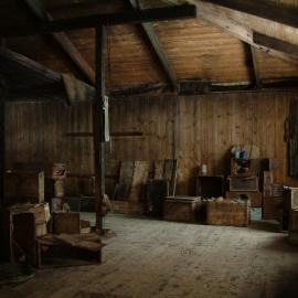 2005 Scott's 'Discovery' hut interior, Hut Point (015)