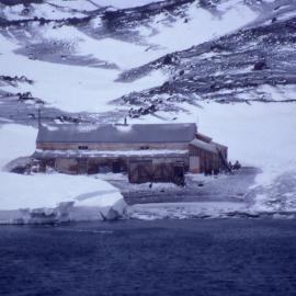 2006 Scott's 'Terra Nova' hut exterior, Cape Evans (001)