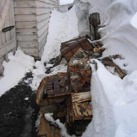 2005 South wall of 'Terra Nova' hut prior to excavation (002)
