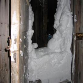 2006 Snow ingress in Scott's 'Discovery' hut, Hut Point (001)