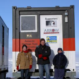 2006 Winter-over team with Conservation lab (010)