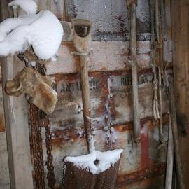 2006 Snow ingress inside Scott's 'Terra Nova' hut, Cape Evans (001)