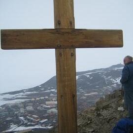 2005 Observation Hill Cross above McMurdo Station