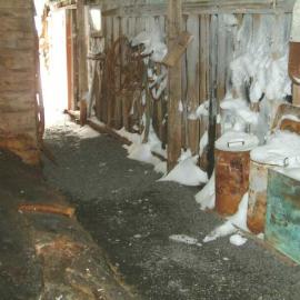 2003 Scott's 'Terra Nova' hut - Annexe snow ingress (001)