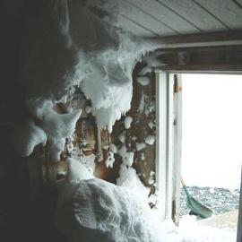 2003 Scott's 'Terra Nova' hut - Annexe snow ingress (002)