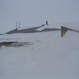 2003 Scott's 'Terra Nova' hut with snow build-up (012)
