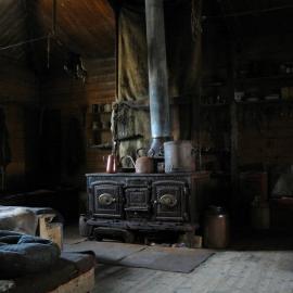 2003 K440 at Shackleton's 'Nimrod' hut, interior - Mrs Sam stove, Main room (003)