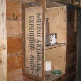 2003 K440 at Shackleton's 'Nimrod' hut, interior - Survey of box types (007)