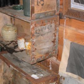 2003 K440 at Shackleton's 'Nimrod' hut, interior - Survey of box types (018)
