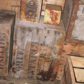 2003 K440 at Shackleton's 'Nimrod' hut, interior - Survey of box types (023)