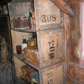2003 K440 at Shackleton's 'Nimrod' hut, interior - Survey of box types (027)