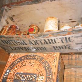 2003 K440 at Shackleton's 'Nimrod' hut, interior - Survey of box types (029)
