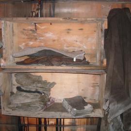 2003 K440 at Shackleton's 'Nimrod' hut, interior - Survey of box types (045)