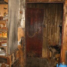 2002 Scott's 'Terra Nova' hut, interior survey image - Messdeck (002)
