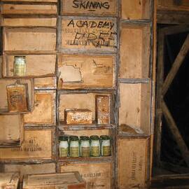 2002 K440B to Shackleton's 'Nimrod' hut, interior - Shelves outside Darkroom