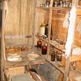 2002 K440B to Shackleton's 'Nimrod' hut, interior - Murray's Laboratory (002)