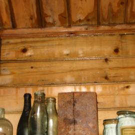 2002 K440B to Shackleton's 'Nimrod' hut, interior - Moisture on walls (002)