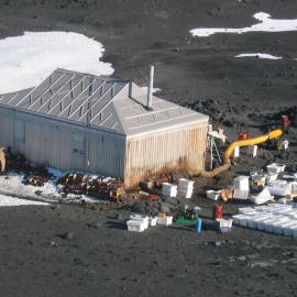 2004-05 Shackleton's 'Nimrod' hut, view of hut (001)