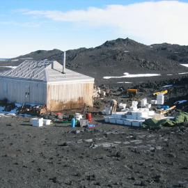 2004-05 Shackleton's 'Nimrod' hut, hut and equipment