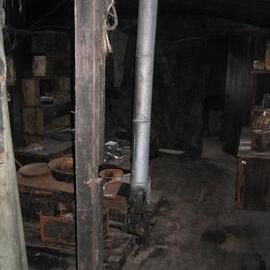 2004-05 Scott's 'Discovery' hut, interior (012)